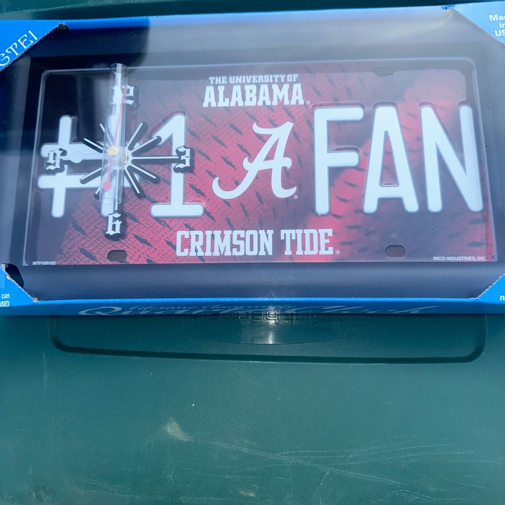 University of Alabama Crimson #1 fan license plate clock